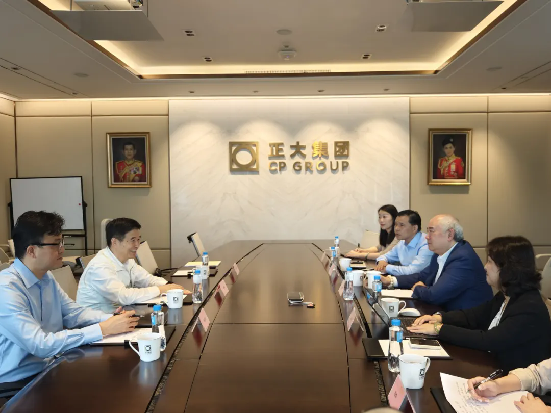 中国饭店协会会长陈新华带队赴会员单位正大集团调研交流1.webp.png